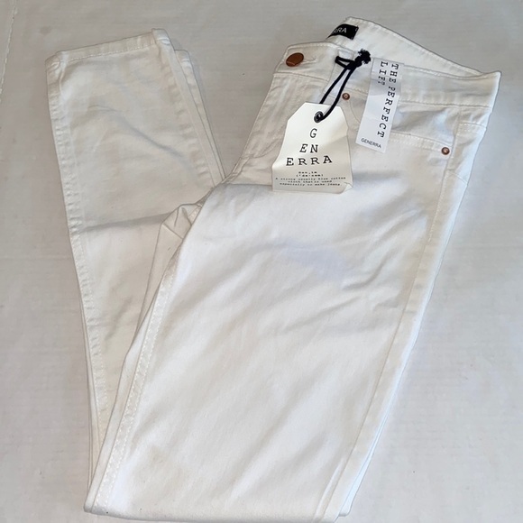 Generra NWT Junior Size 9 White Mid Rise Skinny Stretchy Jeans: 4228 - Picture 2 of 10